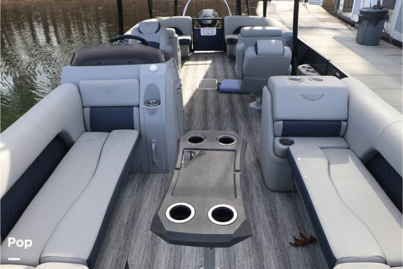A photo of this 2025 Bennington 26 L Double Decker