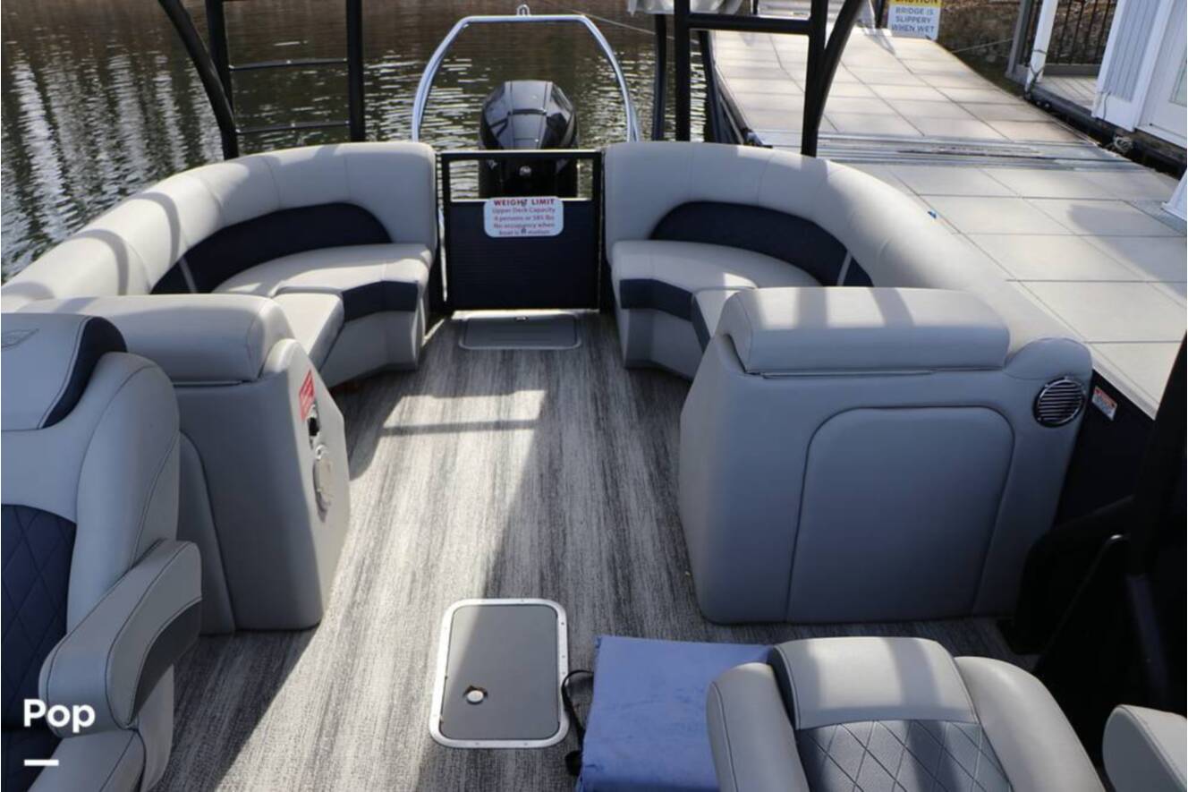 A photo of this 2025 Bennington 26 L Double Decker