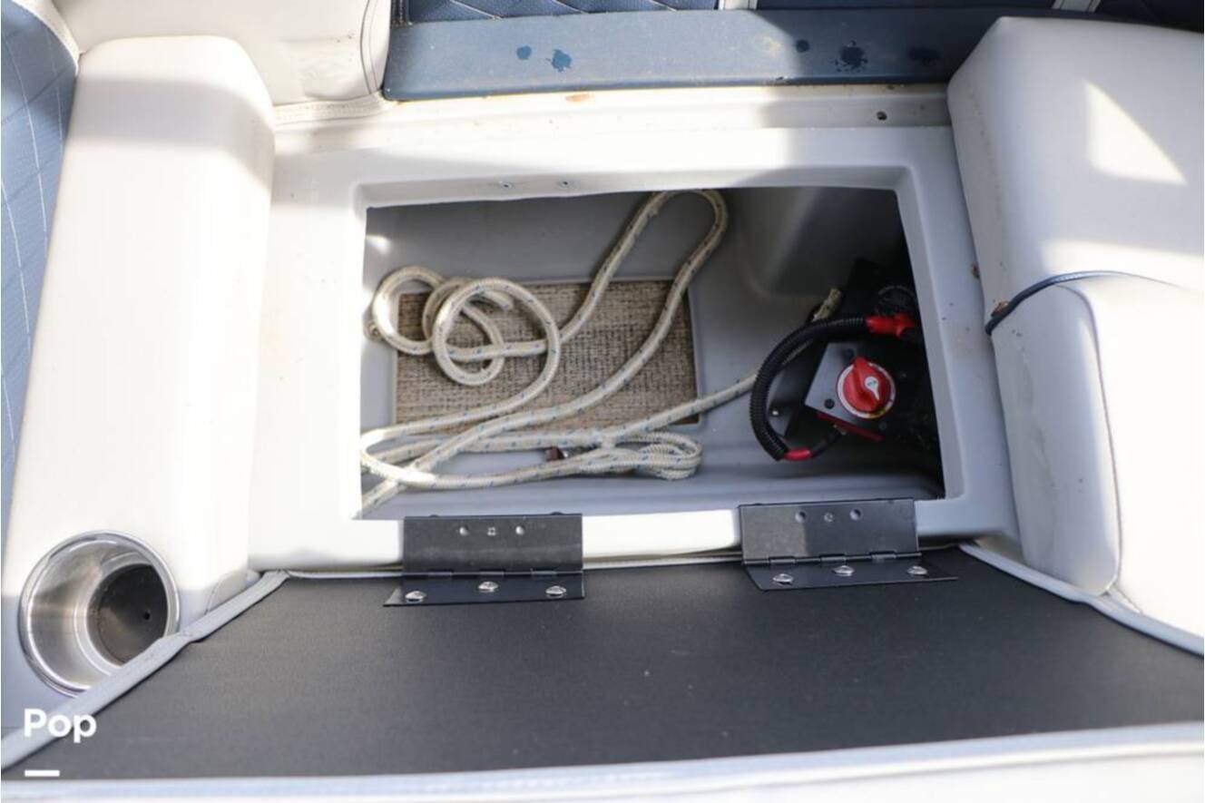 A photo of this 2025 Bennington 26 L Double Decker