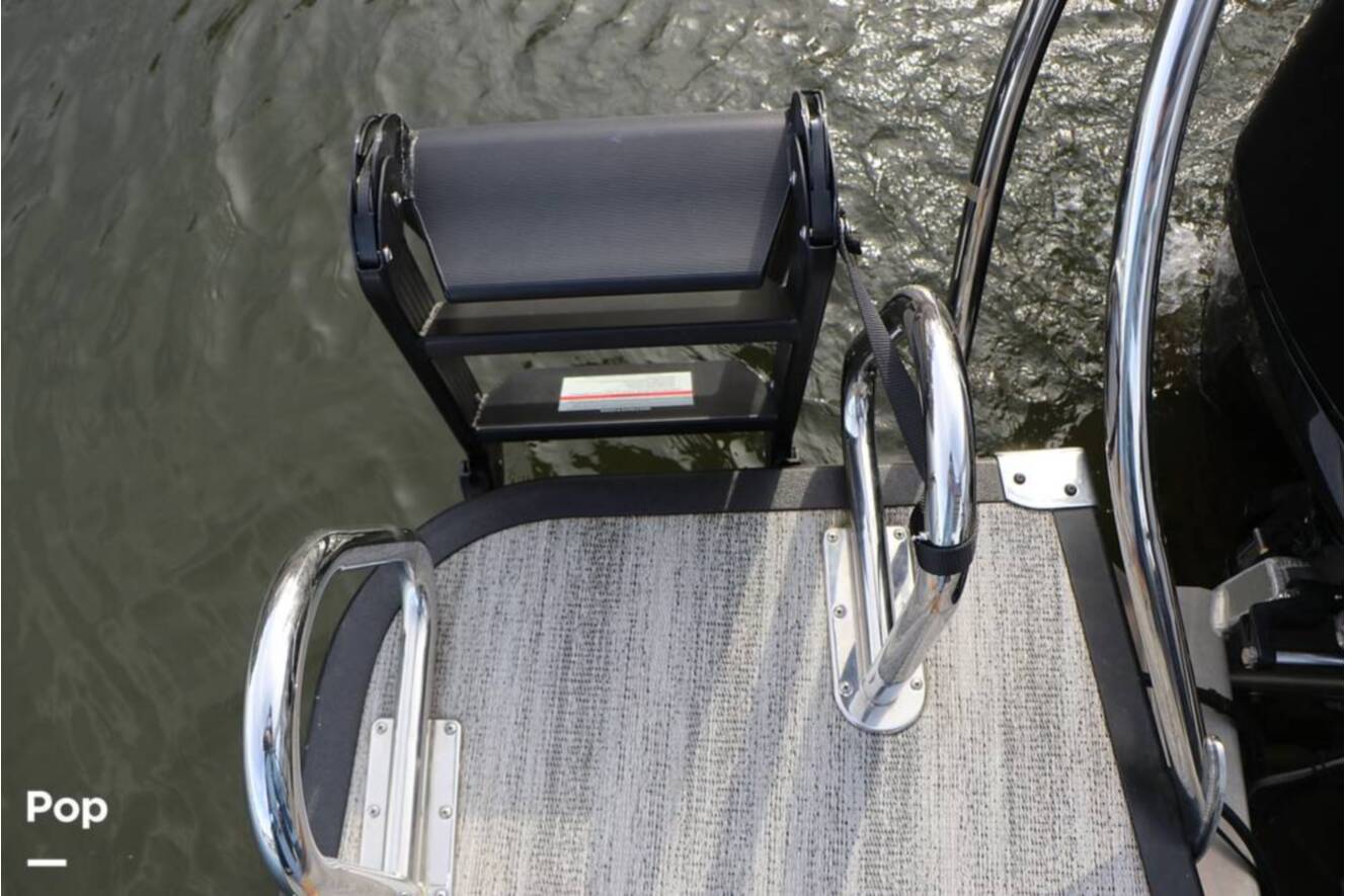 A photo of this 2025 Bennington 26 L Double Decker