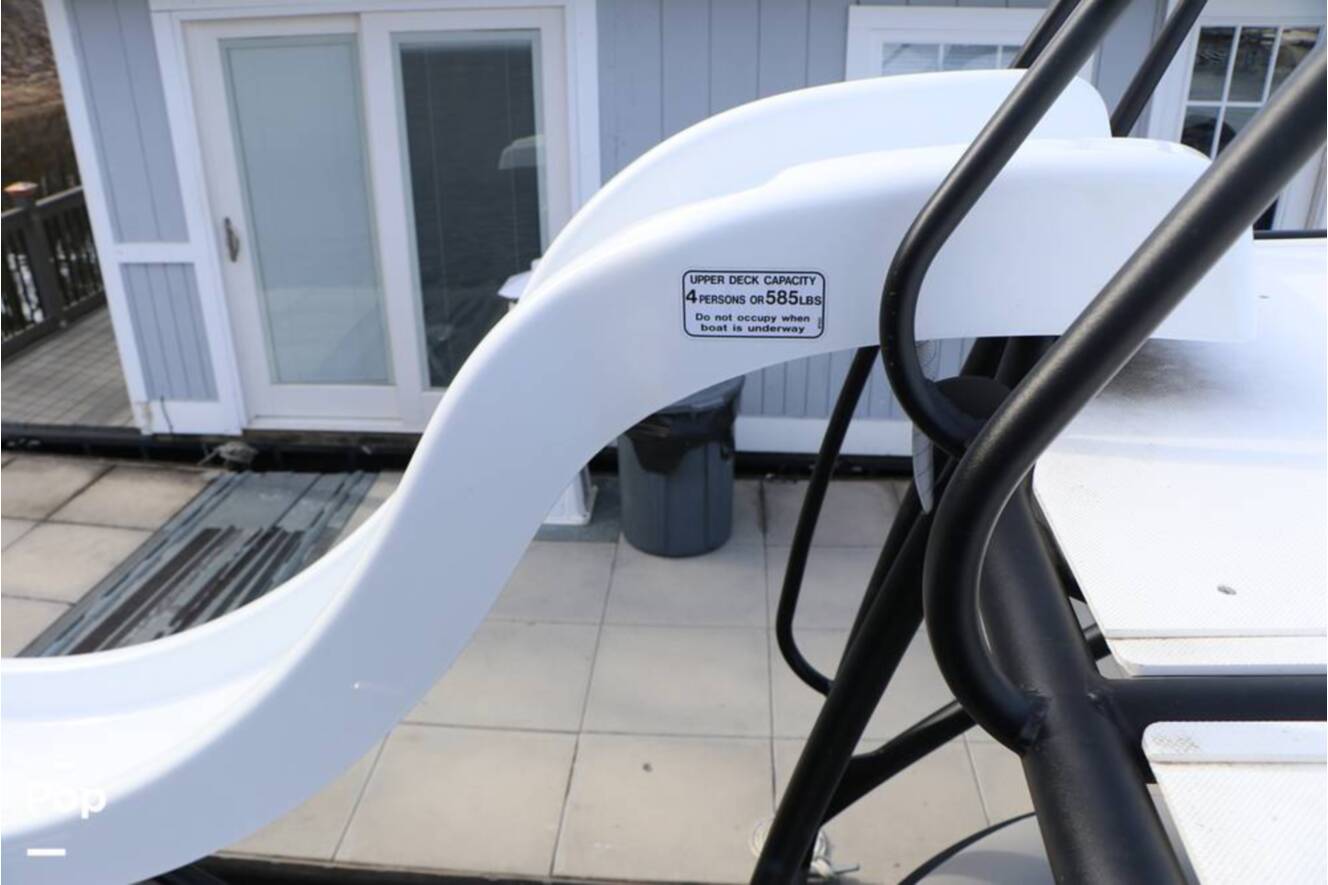 A photo of this 2025 Bennington 26 L Double Decker