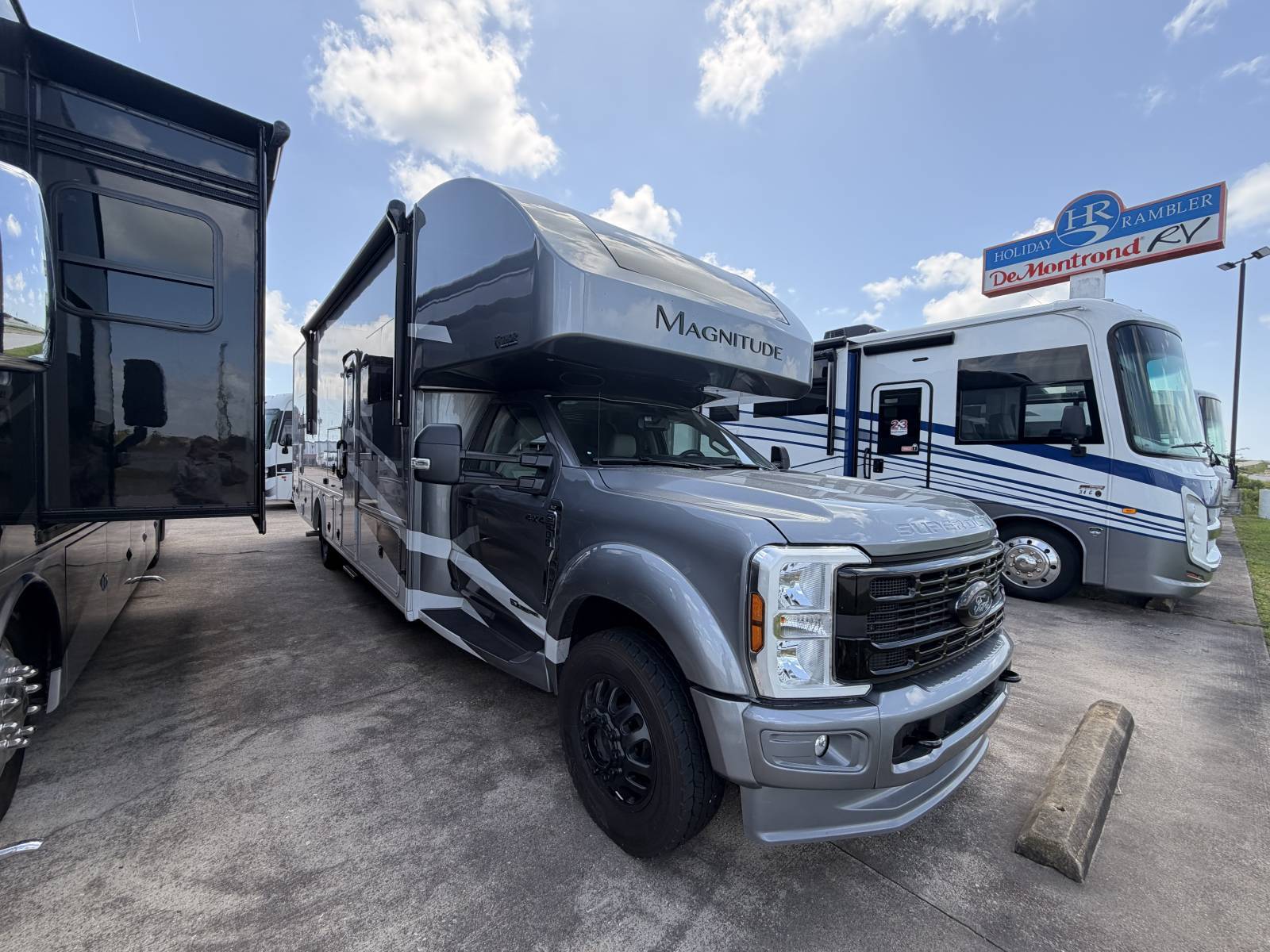 2027 Thor Motor Coach MAGNITUDE L35 in texas city TX
