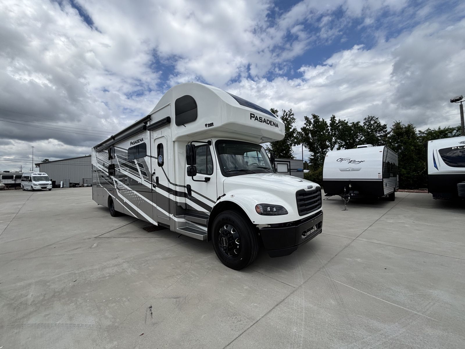 2027 Thor Motor Coach PASADENA 38XL in conroe TX