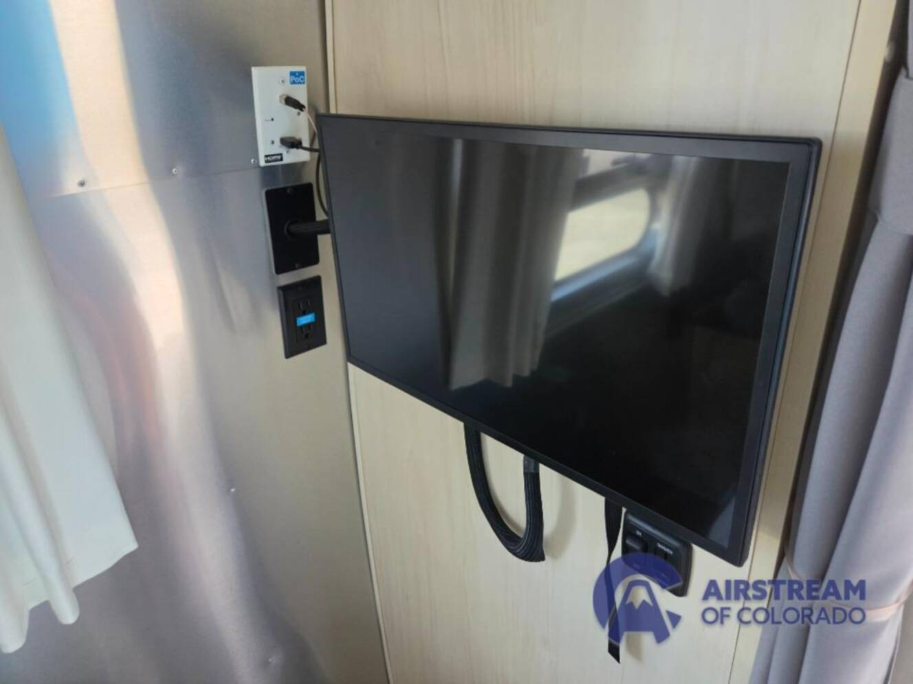A photo of this 2023 Airstream Flying Cloud 30FB Office