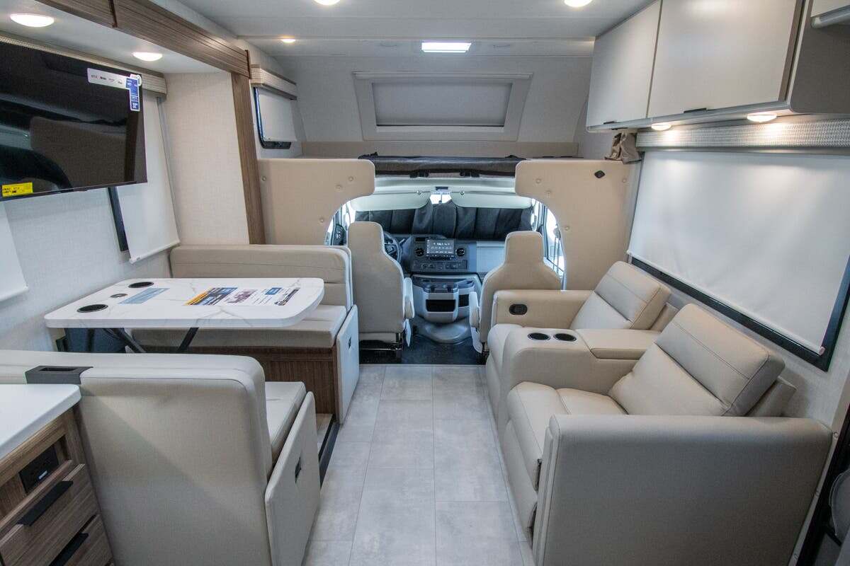 2027 Thor Motor Coach Quantum KW29 in alvarado TX