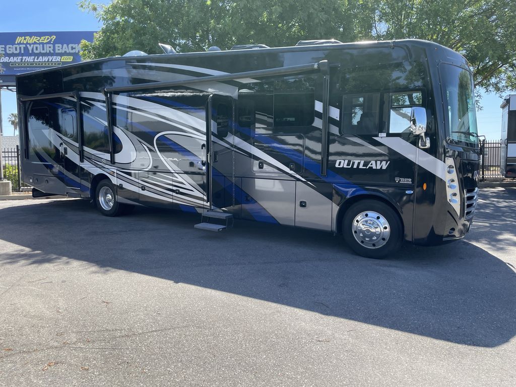 2022 Thor Motor Coach Outlaw Class A 38KB in manteca CA