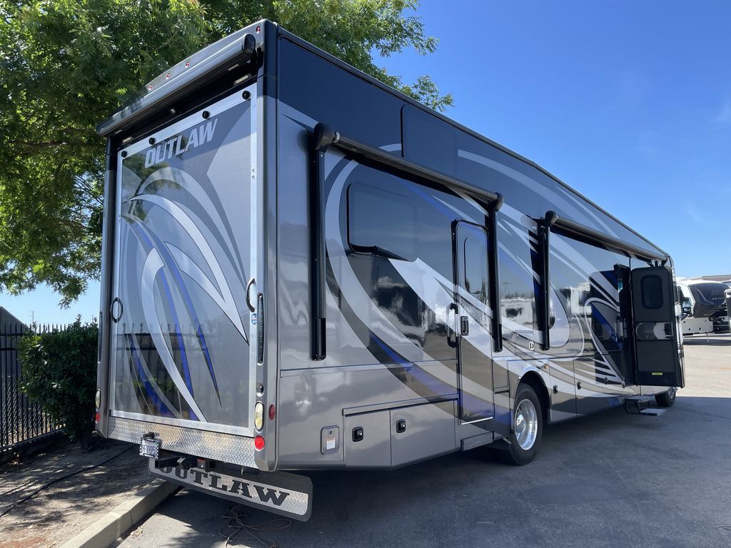 2022 Thor Motor Coach Outlaw Class A 38KB in manteca CA