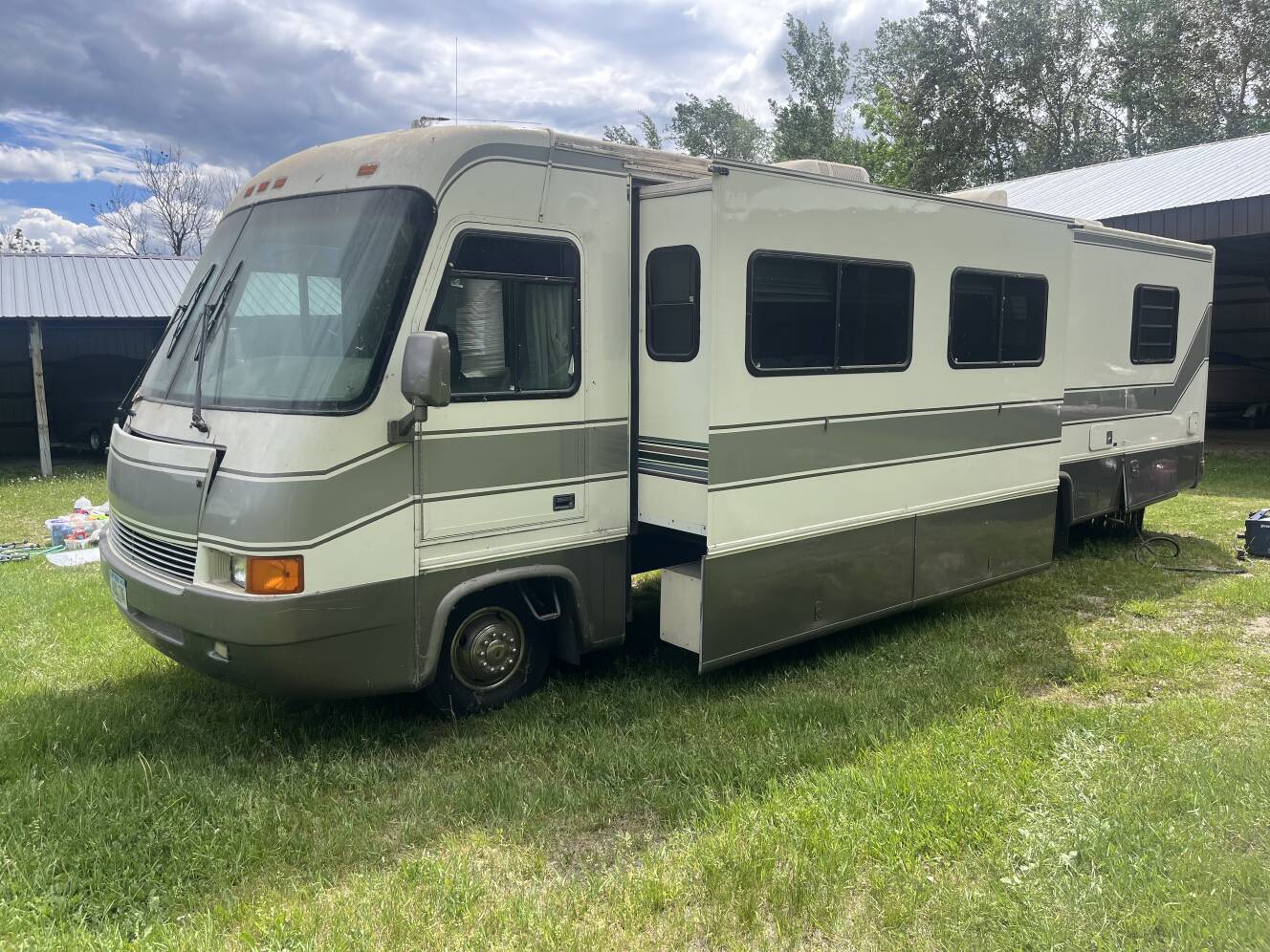 A photo of this 1998 Georgie Boy 32' Class A Rv