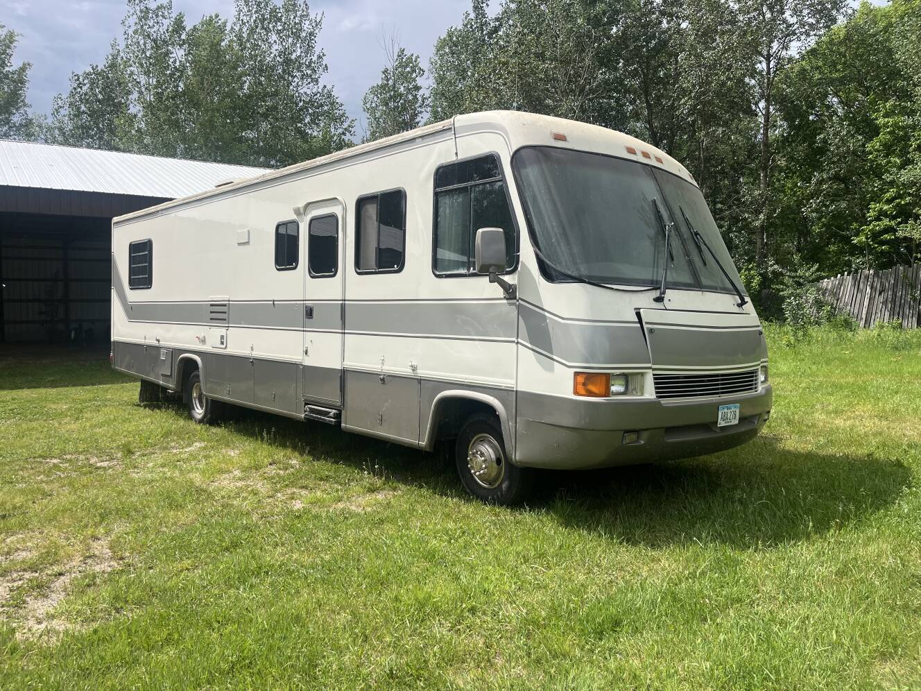 A photo of this 1998 Georgie Boy 32' Class A Rv