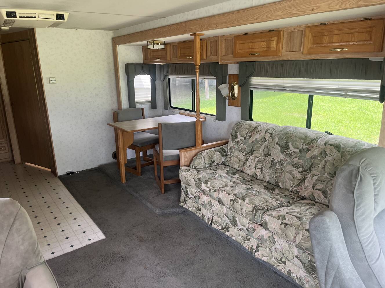 A photo of this 1998 Georgie Boy 32' Class A Rv