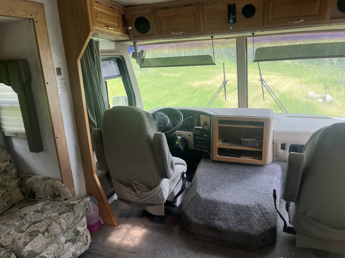 A photo of this 1998 Georgie Boy 32' Class A Rv