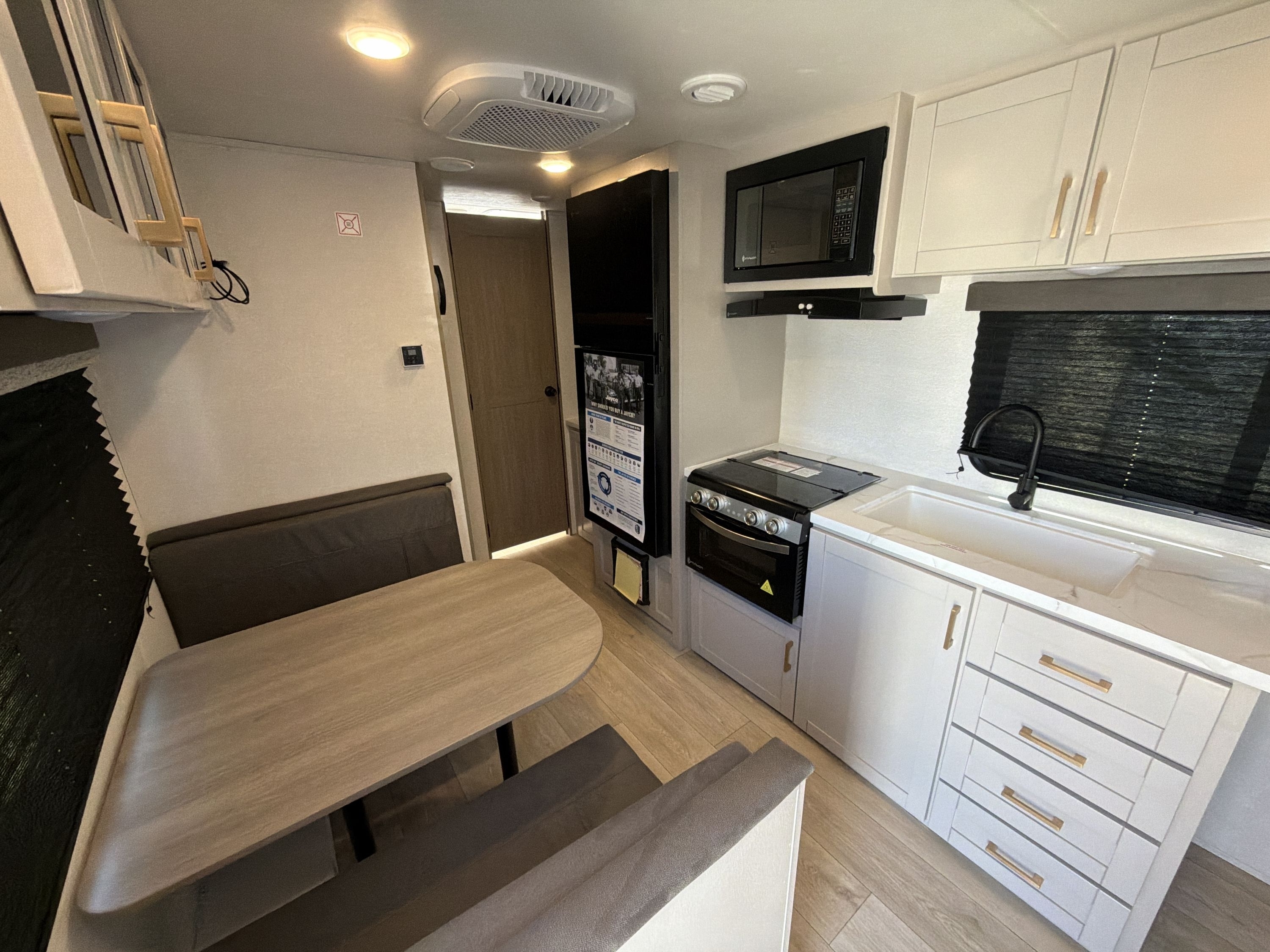 2027 Jayco JAY FLIGHT 211MBW in reno NV