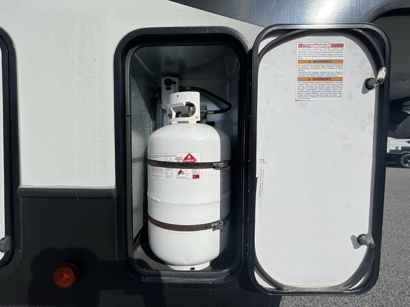 A photo of this 2019 Dutchmen ASTORIA 3123BHF