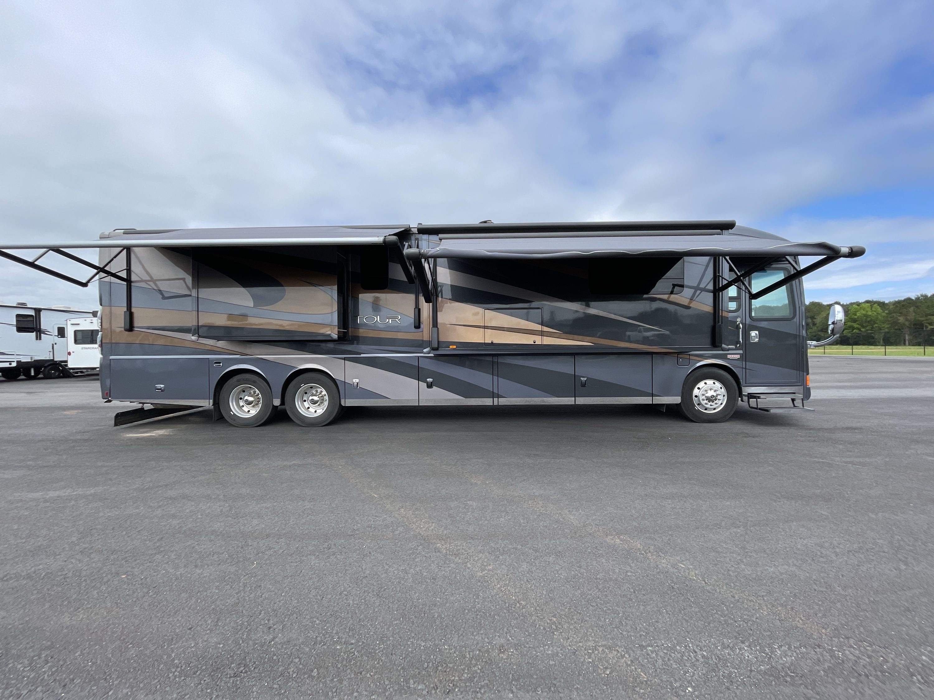 2015 Winnebago TOUR 42QD in byron GA