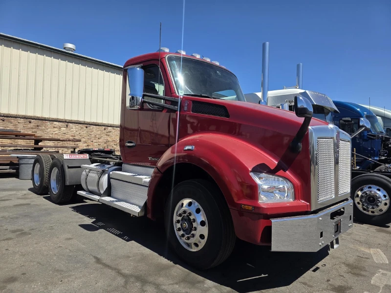 2022 KENWORTH T880