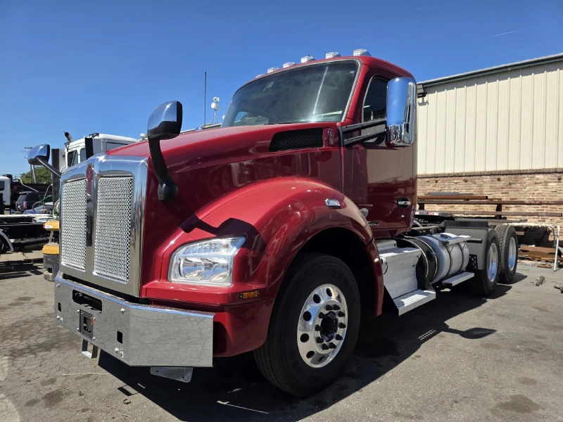 2022 KENWORTH T880