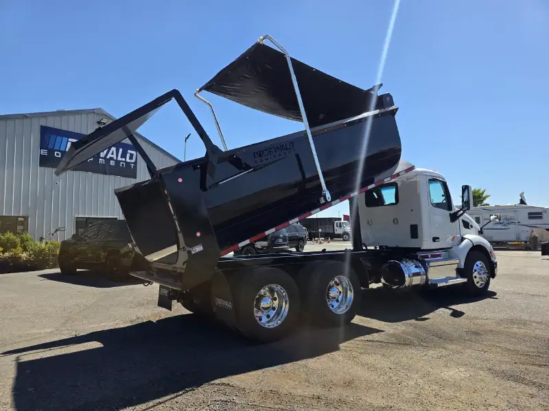 2022 PETERBILT 579