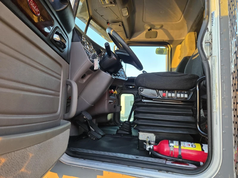 2015 PETERBILT 389