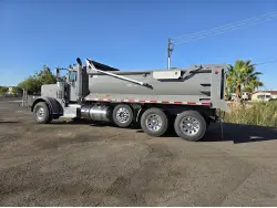 2015 PETERBILT 389