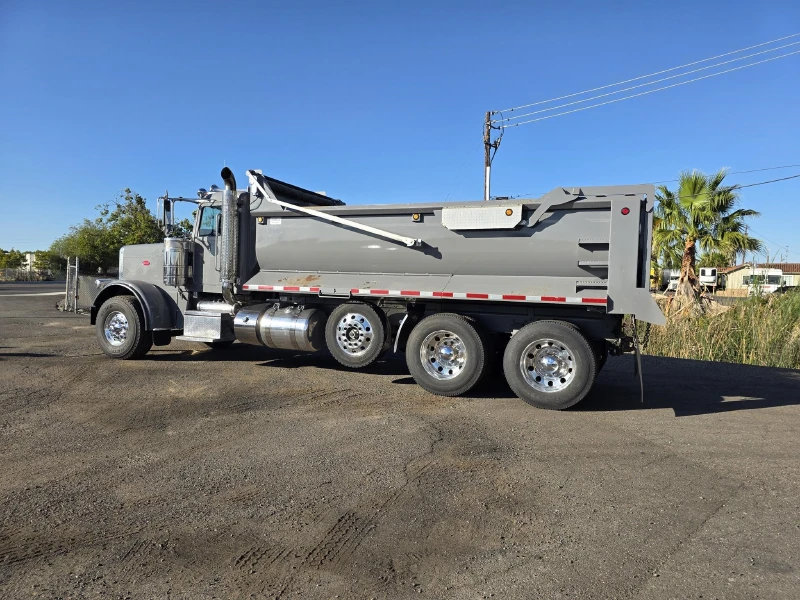 2015 PETERBILT 389
