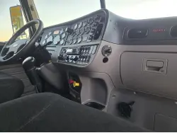 2015 PETERBILT 389