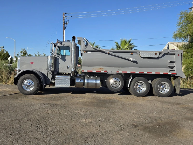 2015 PETERBILT 389