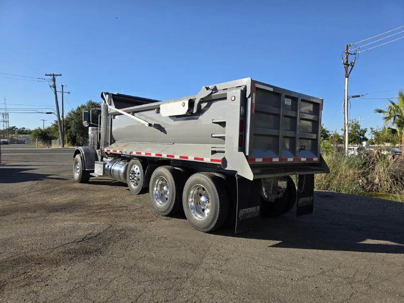 2015 PETERBILT 389