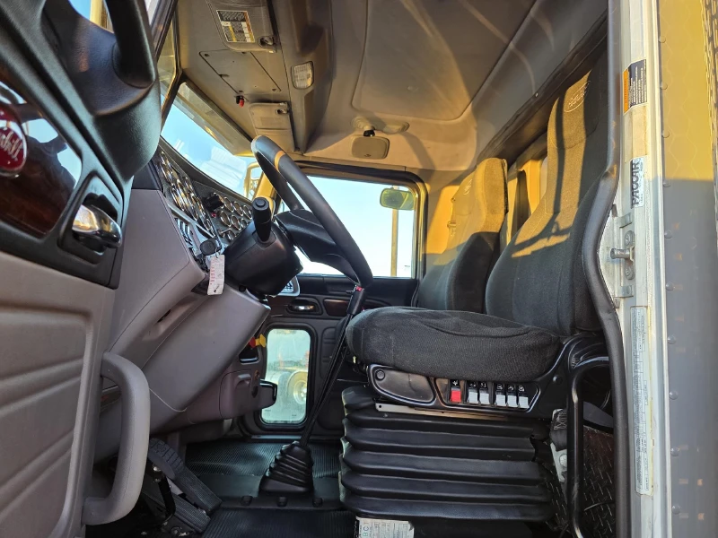 2015 PETERBILT 389