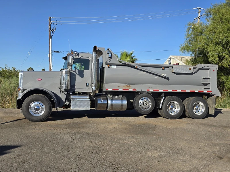 2015 PETERBILT 389