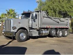 2015 PETERBILT 389