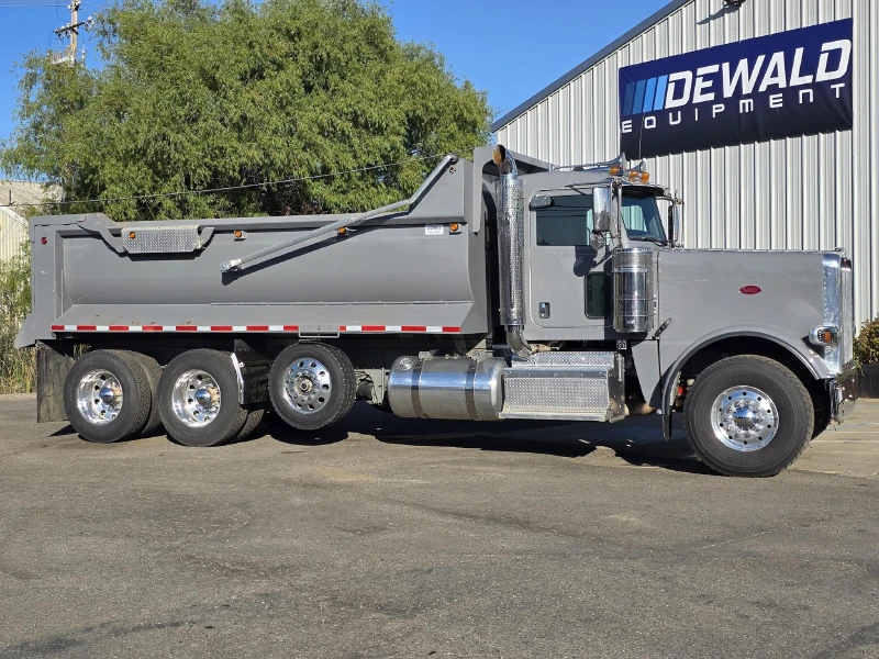 2015 PETERBILT 389