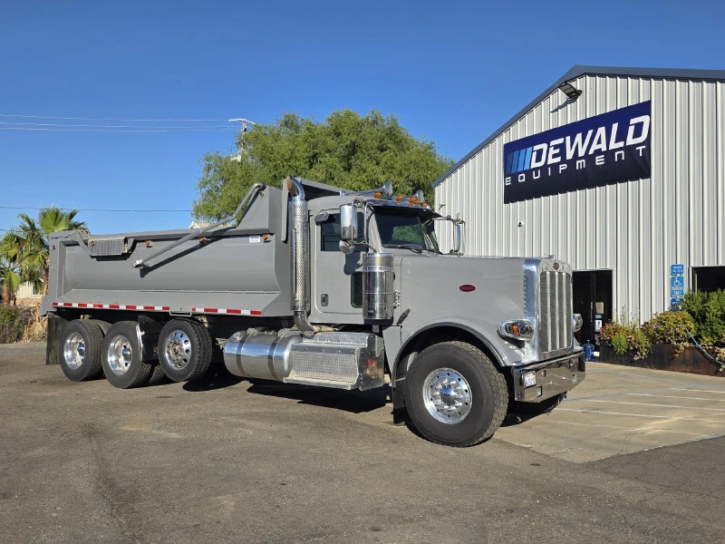 2015 PETERBILT 389