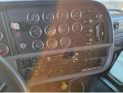 2015 PETERBILT 389