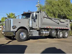 2015 PETERBILT 389