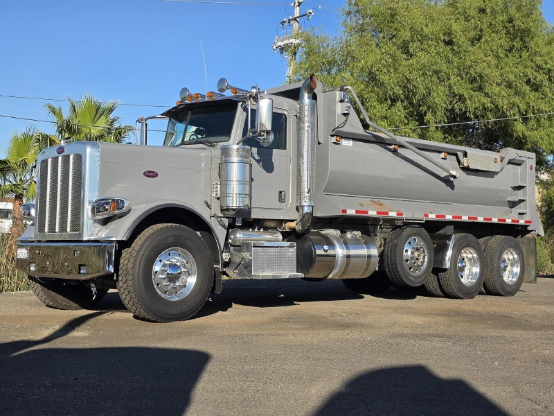 2015 PETERBILT 389