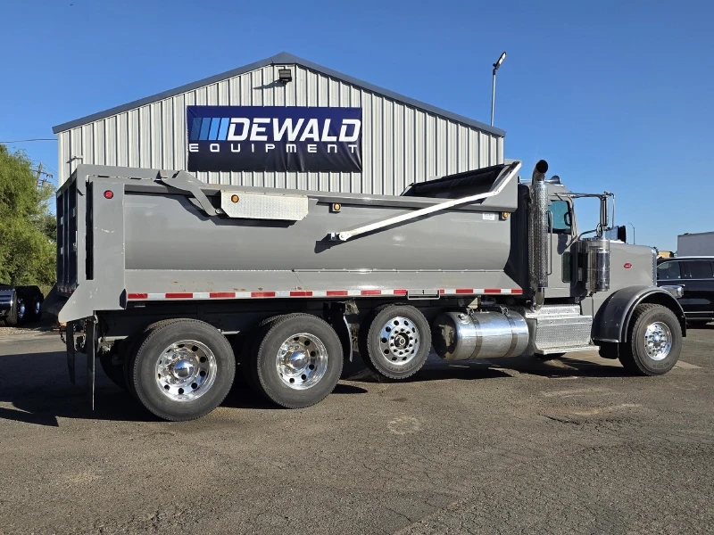 2015 PETERBILT 389