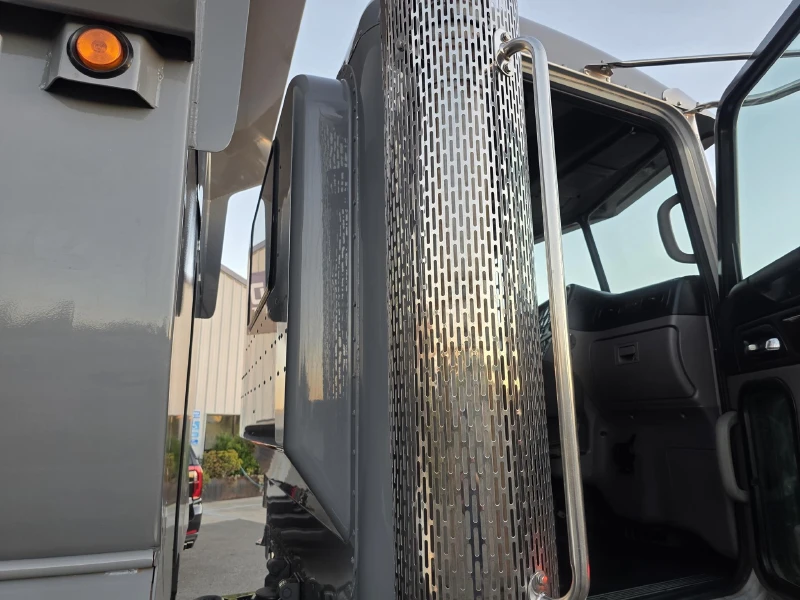 2015 PETERBILT 389