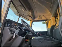 2015 PETERBILT 389