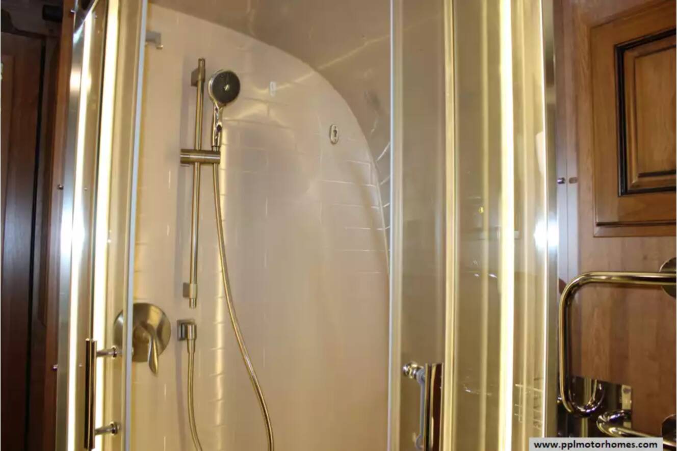 A photo of this 2018 Airstream Airstream Classic 33FBQ