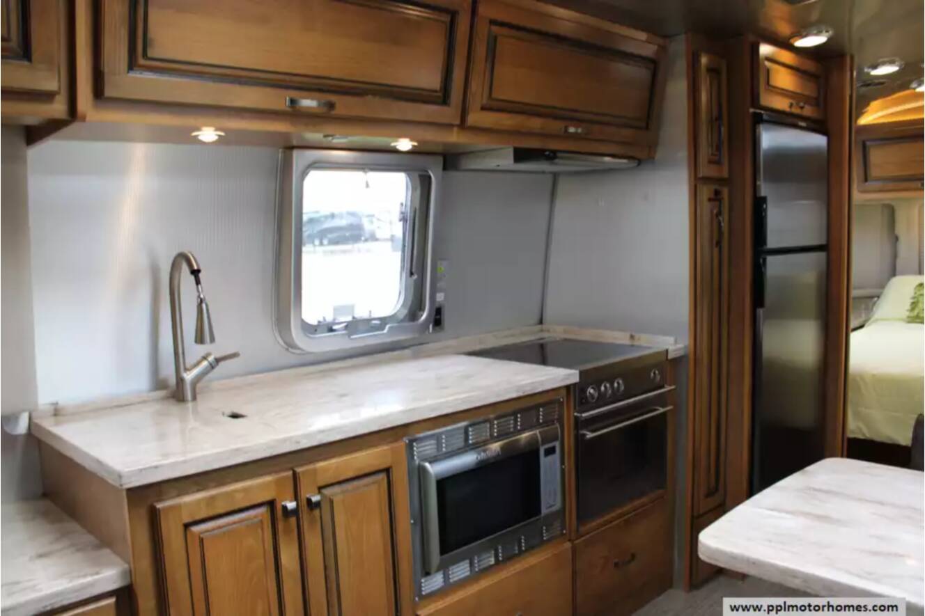 A photo of this 2018 Airstream Airstream Classic 33FBQ
