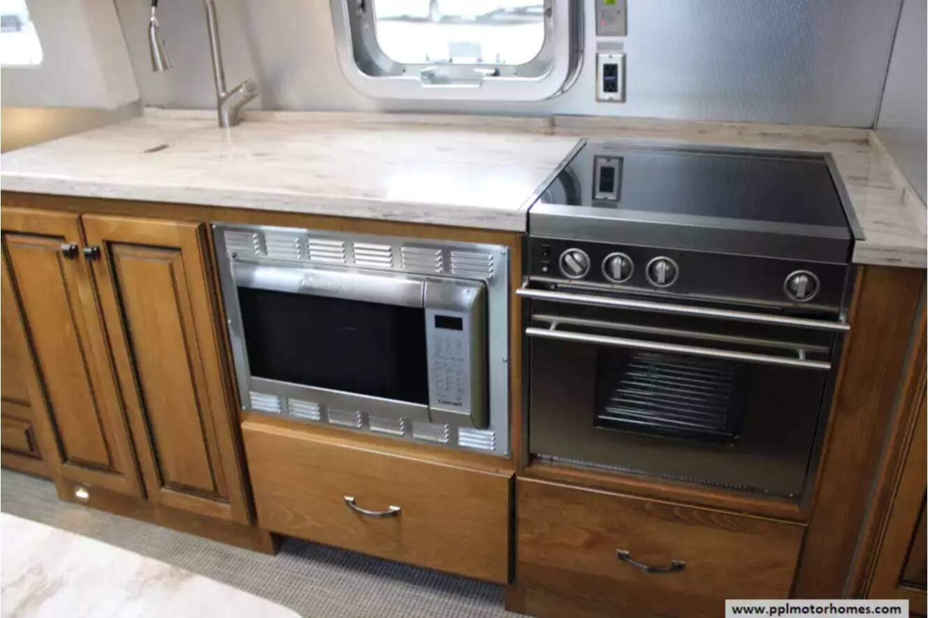 A photo of this 2018 Airstream Airstream Classic 33FBQ