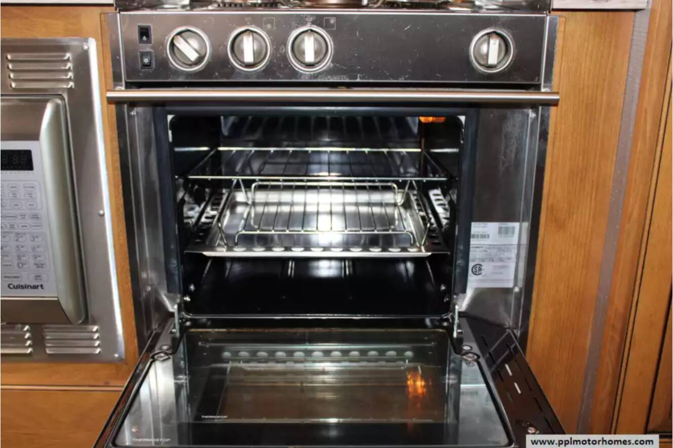 A photo of this 2018 Airstream Airstream Classic 33FBQ