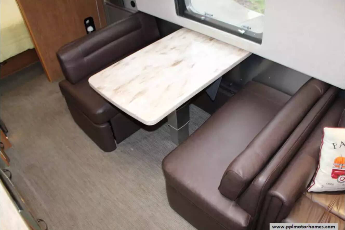 A photo of this 2018 Airstream Airstream Classic 33FBQ