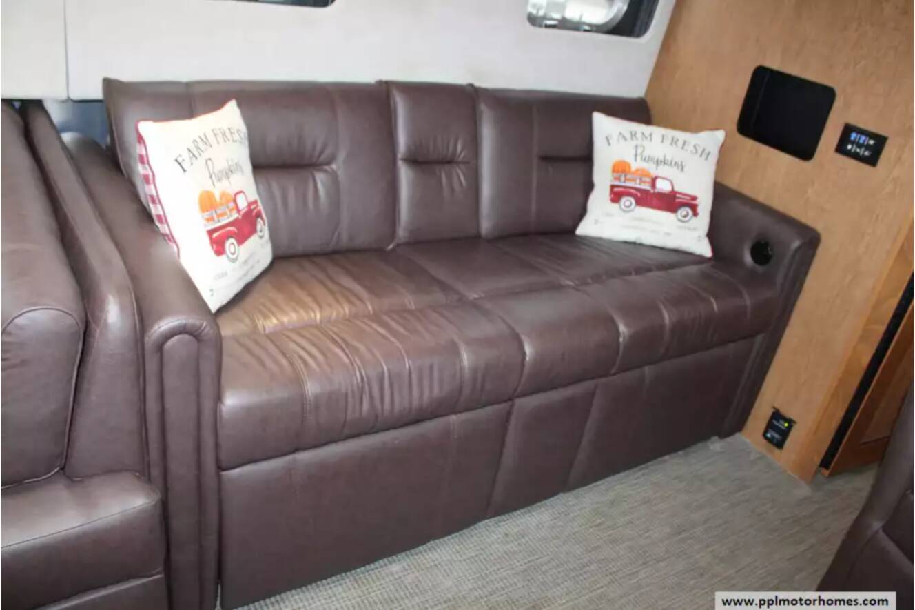 A photo of this 2018 Airstream Airstream Classic 33FBQ