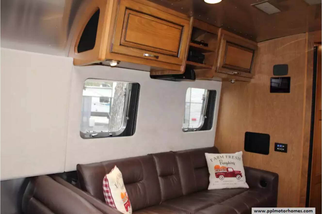 A photo of this 2018 Airstream Airstream Classic 33FBQ