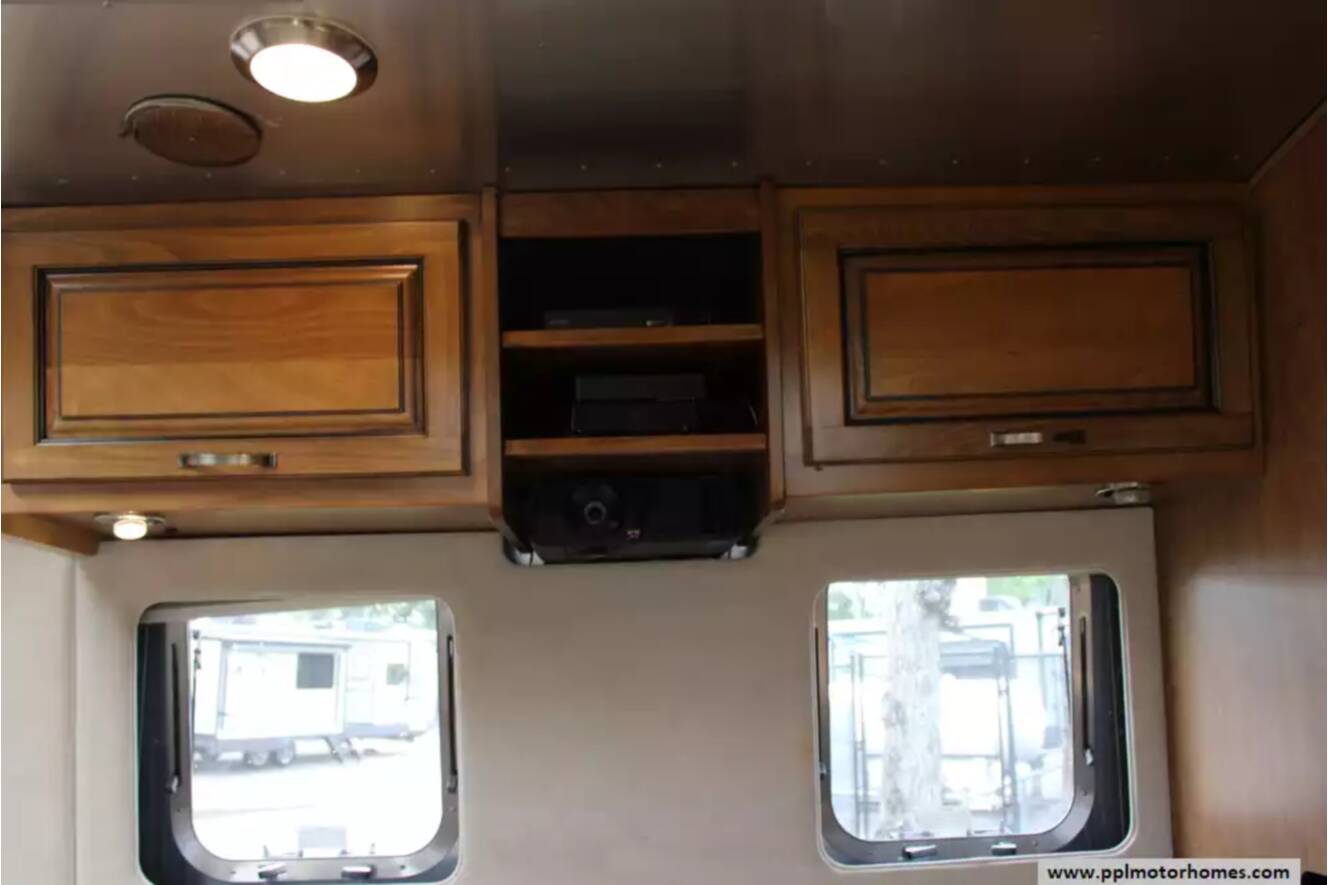 A photo of this 2018 Airstream Airstream Classic 33FBQ