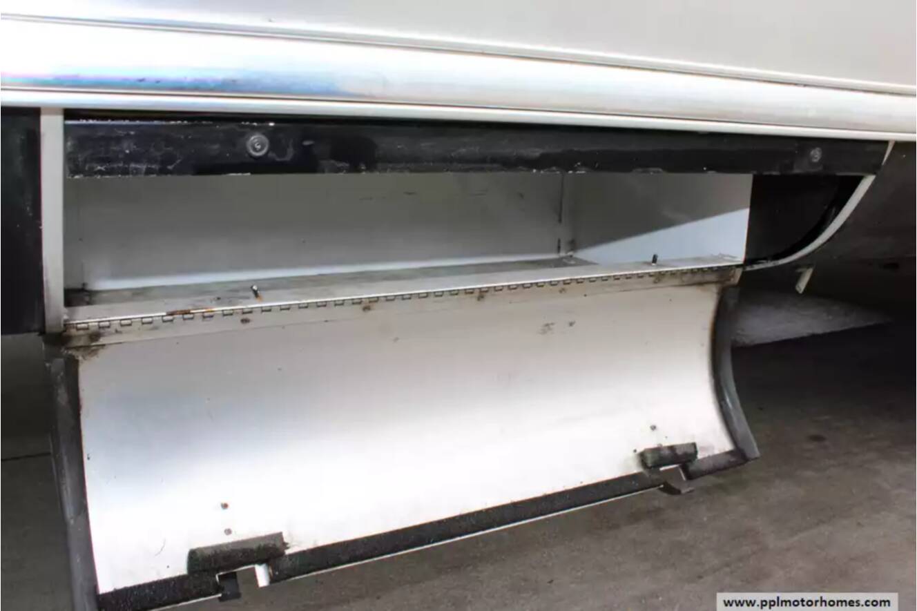A photo of this 2018 Airstream Airstream Classic 33FBQ