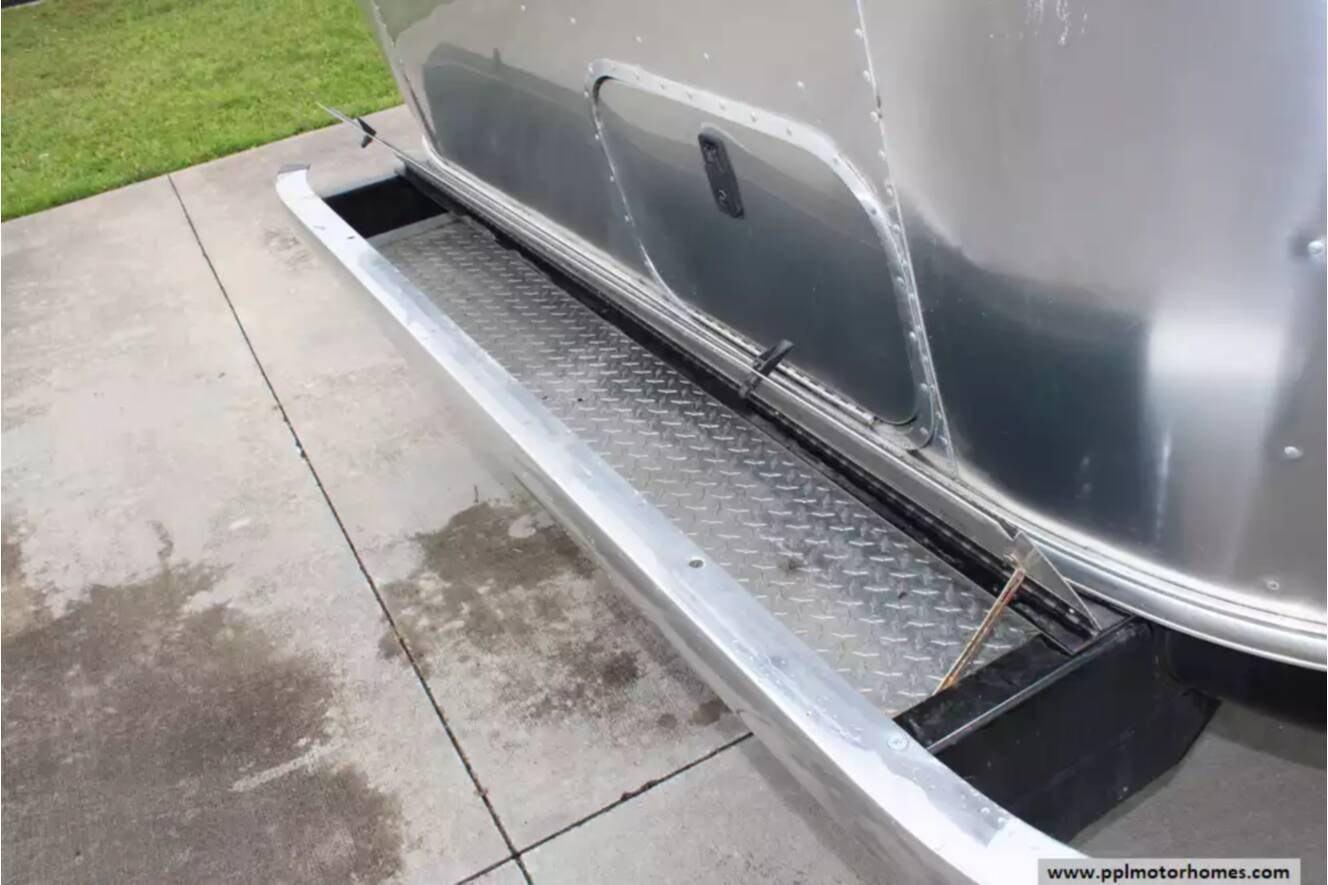 A photo of this 2018 Airstream Airstream Classic 33FBQ