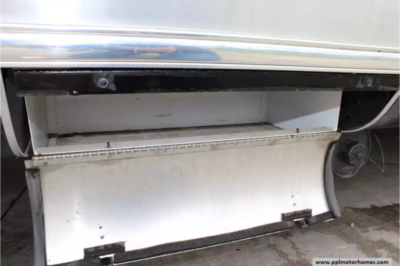 A photo of this 2018 Airstream Airstream Classic 33FBQ