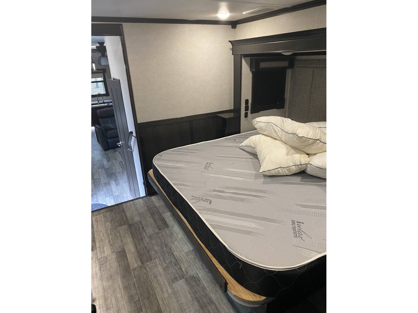 A photo of this 2020 Redwood REDWOOD 4001LK
